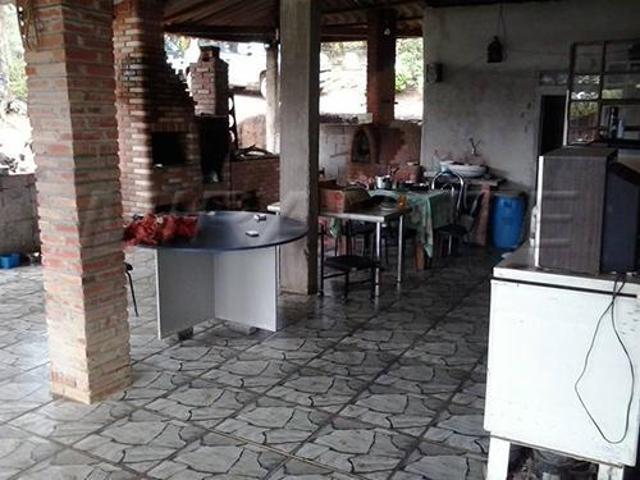 Chácara de 200m² com 3 quartos