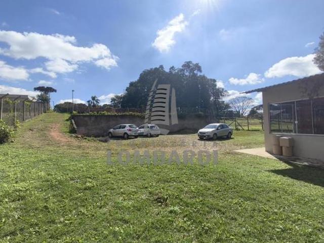 Chácara dos Sonhos à Venda: Seu Refúgio de Paz e Lazer Completo!