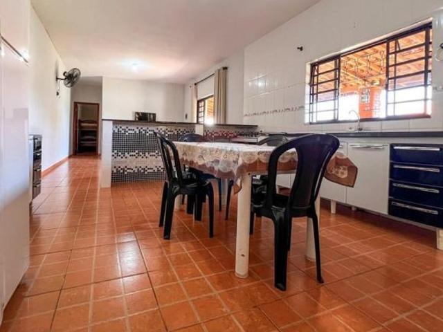 Chácara em Alvorada de Barra Bonita Vitoriana, Botucatu/SP de 170m² 2 quartos à venda por R$ 447.0