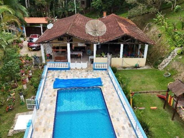 Chácara em Juquitiba com área de 7.000,00 m² com piscina