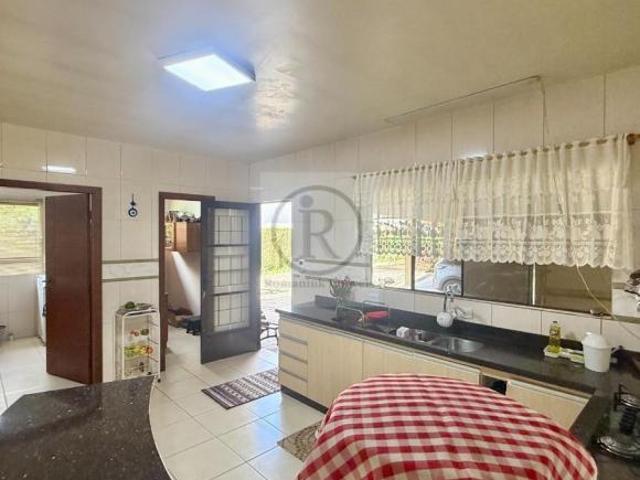Chácara em São José dos Pinhais, perto de Curitiba, local alto, casa medindo aproximadamente 350m²