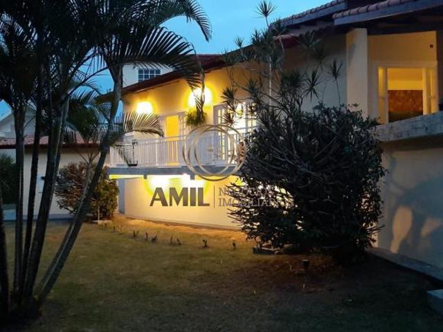 Chácara / Jardim Uirá / 04 dormitórios / 03 banheiros / 160 m² de construção / 1.575 m² de terreno