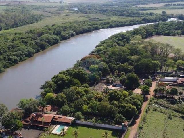 Chácara para venda em Centro de 168.00m² com 4 Quartos, 1 Suite e 35 Garagens