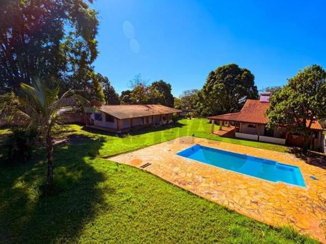 Chácara para venda em Chácaras Granja São Francisco de 409.00m² com 4 Quartos, 2 Suites e 10 Garagen