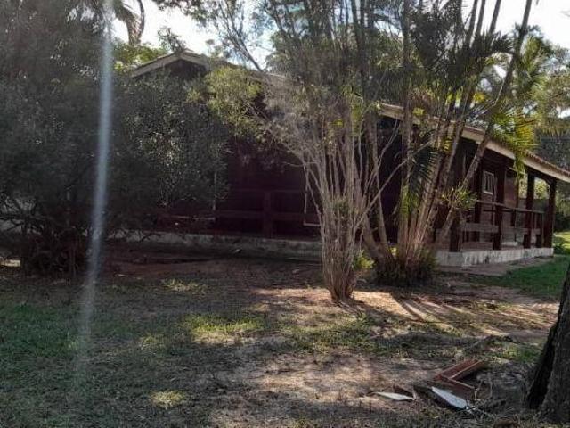 Chácara para venda em Fazenda Santa Lúcia de 181.00m² com 2 Quartos, 1 Suite e 10 Garagens