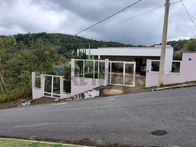Chácara para venda em Novo Itabirito de 427.00m² com 5 Quartos, 2 Suites e 5 Garagens