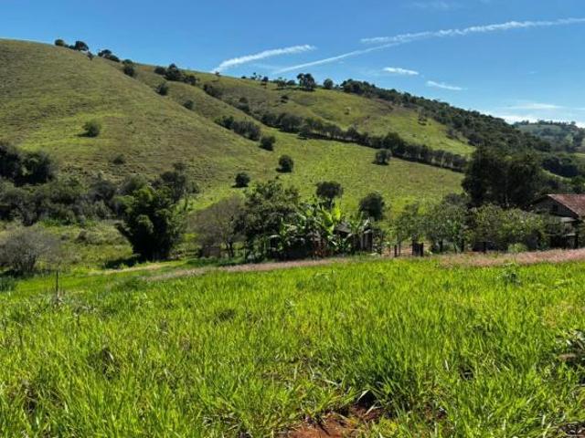 Chácara para Venda em Paraisópolis, 7 km da cidade, 3 dormitórios, 1 suíte, 2 banheiros, 3 vagas
