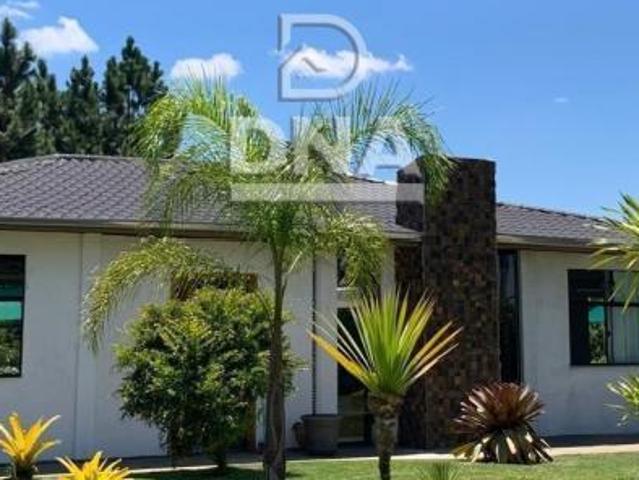 Chácara para venda em Pardinho de 7000.00m² com 3 Quartos, 3 Suites e 4 Garagens