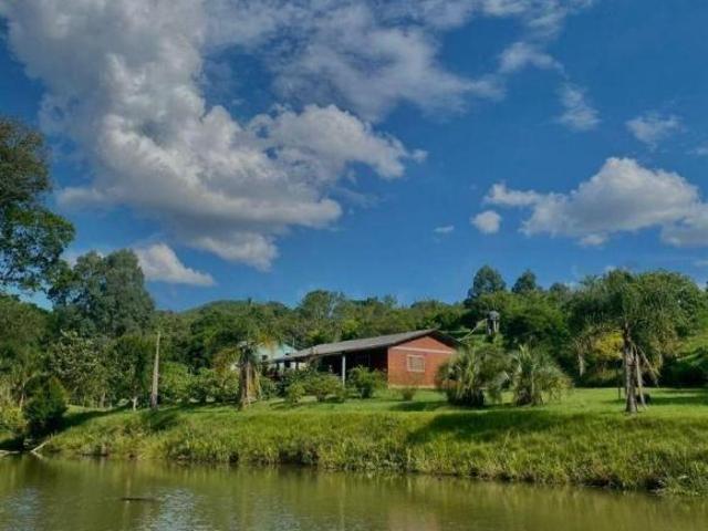 Chácara para venda em Zona Rural de 240.00m² com 2 Quartos e 5 Garagens