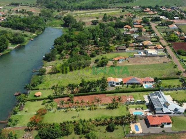 Chácara paradisíaca à venda nas Marinas de Paranapanema Com Píer e Piscina