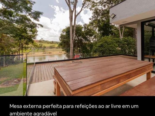 Chácara pé na água com rampa e pier para barcos na Represa de Ibiúna