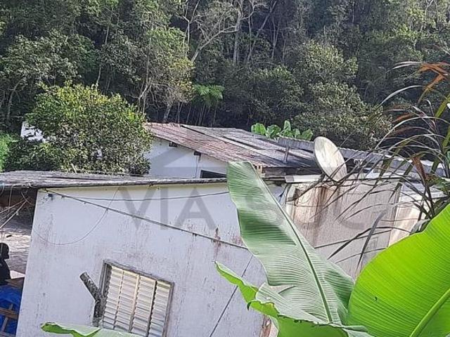 Chácara simples à venda em São Lourenço da Serra / SP com 04 lagos e boa localização