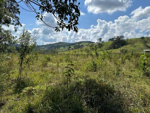 Chácara 1.000m2 c/ água corrente e luz em condomínio de alto padrão em Piracema/MG