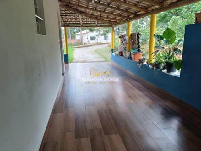 Chácara 1.332m² com casa excelente de 03 quartos,sendo 01 suíte e pomar em Marilândia MG