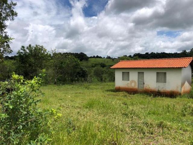 Chácara 4.000m2 com muita água e possibilidade de fazer lagoas em Piracema/MG