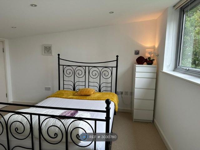 Chadbourn St, London E14, 2 bed flat to rent, £2,100 pcm | PrimeLocation