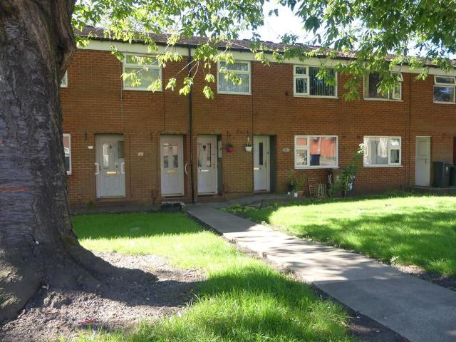 Chadderton OL9 2 bed apartment to rent £925 pcm £213 pw