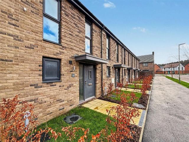 Chadwick Avenue, Bordon, Hampshire, GU35 2 bed terraced house to rent £1,700 pcm £392 pw