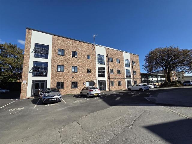 Chadwick Court, Manygates Lane, Wakefield WF1, 2 bed flat to rent, £880 pcm | PrimeLocation