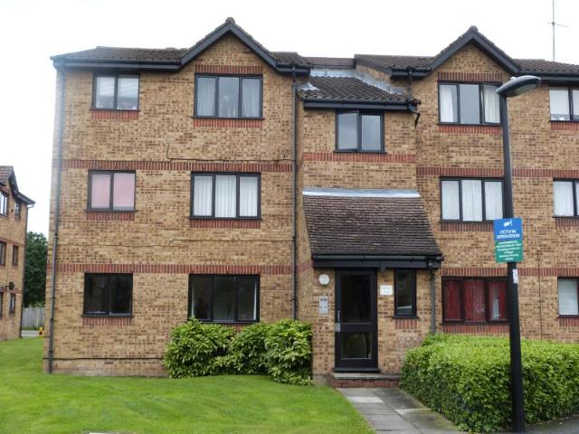 apartment in Chaffinch Close, Edmonton, N9