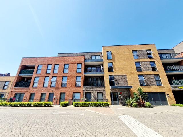 Chailey Place, Hayes UB3, 2 bed flat to rent, £2,200 pcm | PrimeLocation