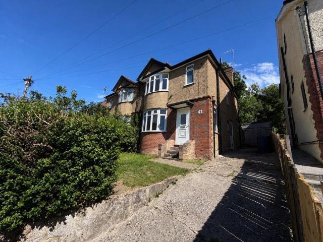 Chairborough Road, Hp12 3 bed semi detached house to rent £1,650 pcm £381 pw