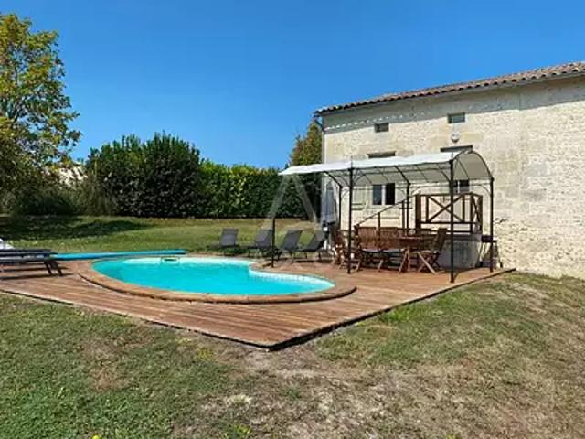 Chalais 16210 Achat / Vente maison 5 pièces t5 au dernier étage piscine