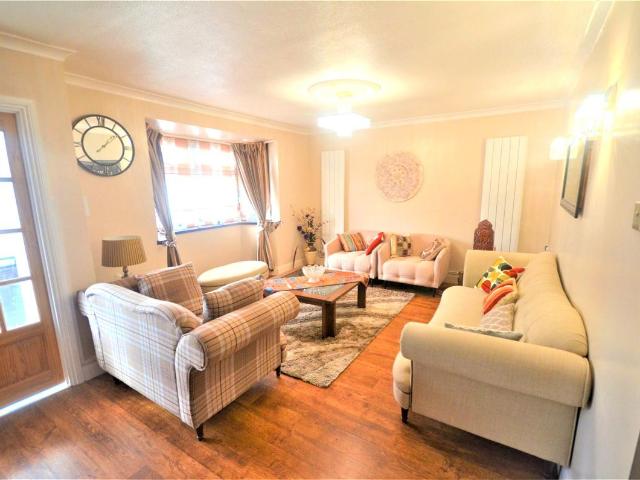 Chalgrove Crescent IG5, 4 bed property to rent, £2,900 pcm | PrimeLocation