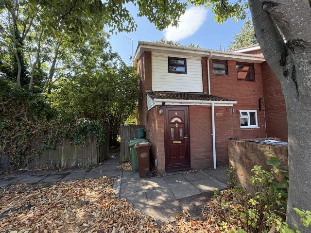Chaldon Close, Wolverhampton WV9 2 bed maisonette to rent £850 pcm £196 pw