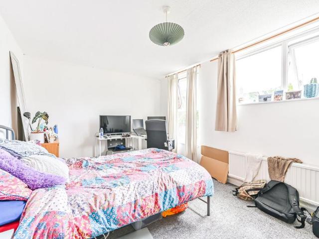 Chale Road, Clapham Park, London, SW2 3 bed house to rent £2,800 pcm £646 pw