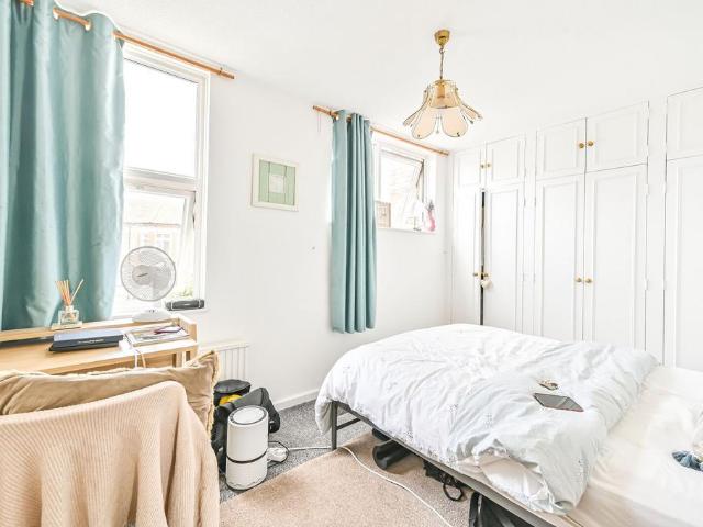 Chale Road, Clapham Park, London, SW2 3 bed house to rent £4,200 pcm £969 pw