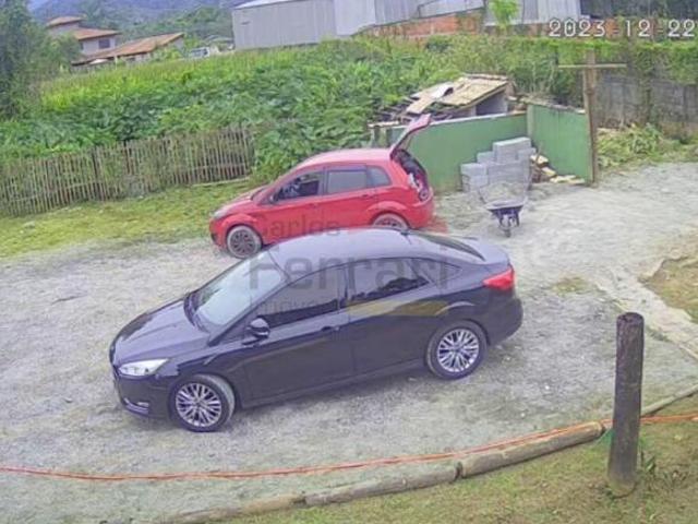 Chalés com muito verde próximo a praia de Camburizinho