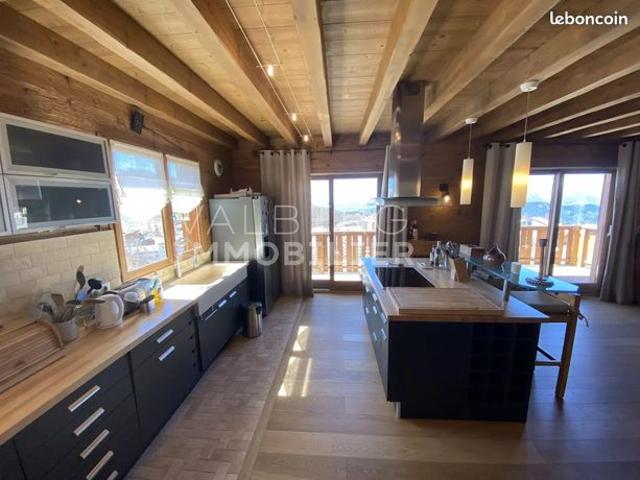 Chalet 10 pièces 241 m²