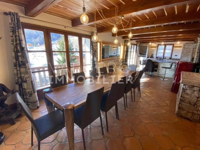 CHALET 275 M² PROCHE DES PISTES