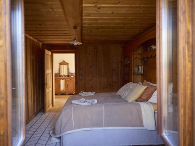 WINTERVERMIETUNG VERFÜGBAR – CHARMANTE 3 ZIMMER CHALET MIT GROSSEM OFFENEN GARTEN IN SARREYER – ALPINER STIL – ATEMBERAUBENDE BERGBLICKE