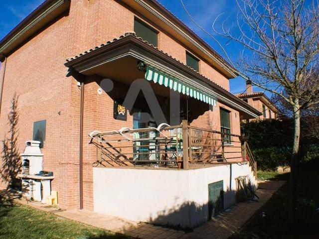 Chalet 4 dormitorios 287 m2 287m² San Andrés del Rabanedo