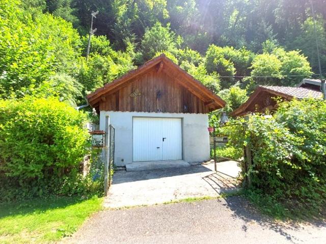 Chalet 5 pièces 70 m2 en pleine nature, 1227m2 de terrain avec garage