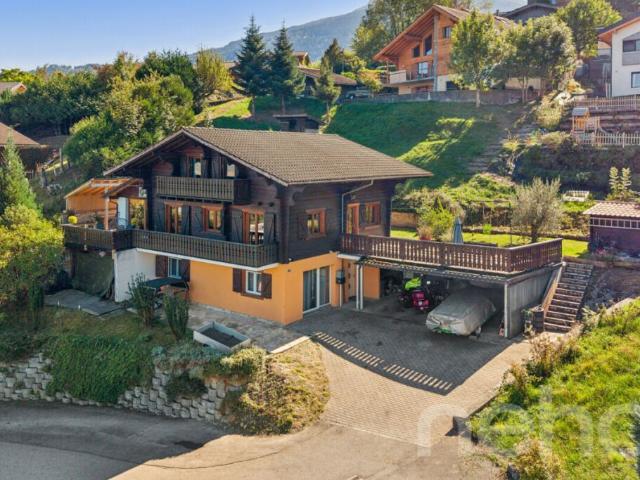 Chalet 8.5 + studio et vue dégagé dans un quartier calme bien situé