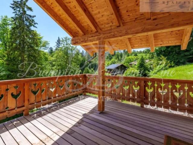 Exklusivität? St Cergue | Charakteristisches Chalet in erhöhter Lage