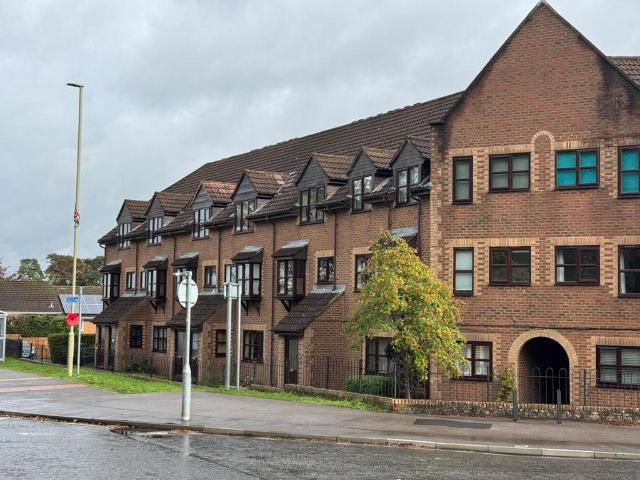 Chalet Court, Bordon, Hampshire, GU35 1 bed flat to rent £675 pcm £156 pw