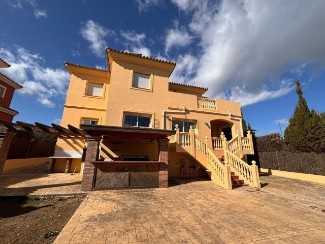 Chalet, Coin
