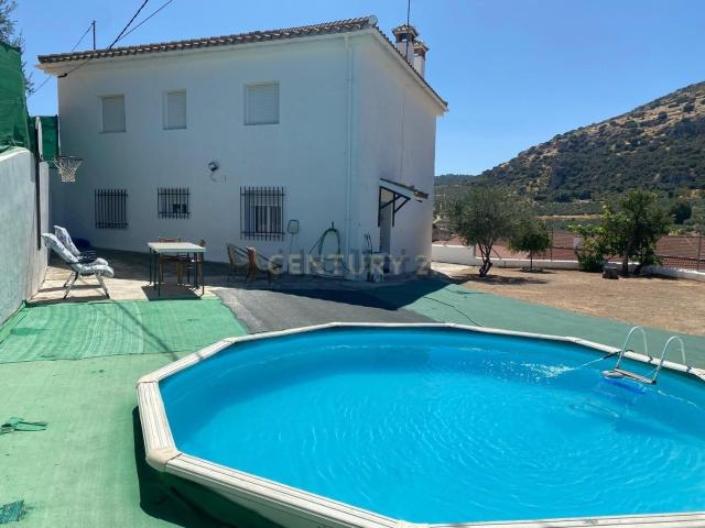 Chalet, Colomera