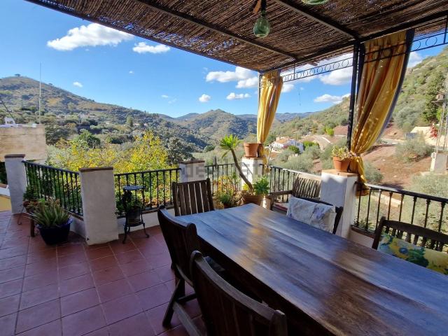 Chalet, Comares