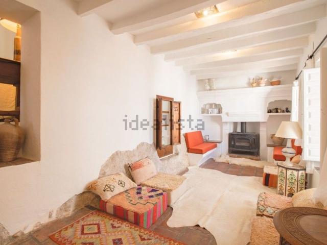 Chalet, Comares