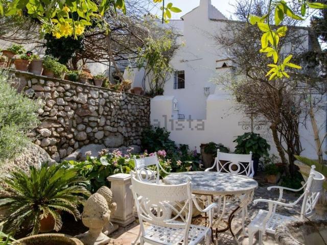 Chalet, Comares