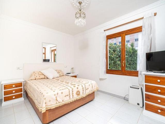 Chalet con amplio jardín y posibilidad de doble vivienda