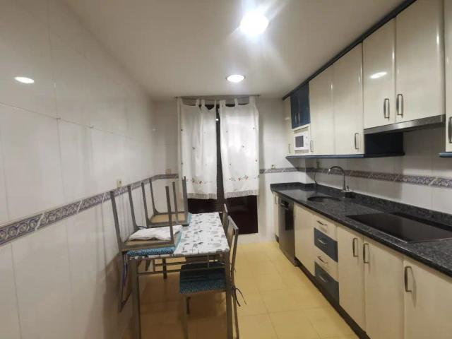 Chalet con balcón en alquiler en Calle Rafael Lapesa