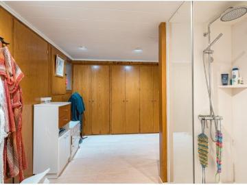 Chalet con carácter, suite de 80 m2, piscina climatizada y placas solares