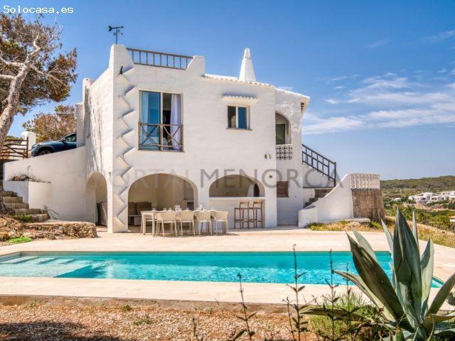 Chalet con espectaculares vistas sobre Cala Morell y licencia turística