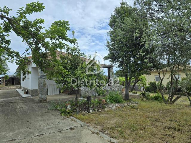 CHALET CON GRAN PARCELA EN CAMARMA DE ESTERUELAS